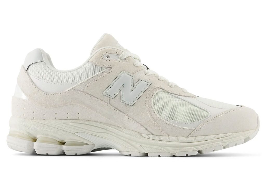 La New Balance 2002R se rafraîchit en "Sea Salt".