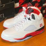 APERÇU DÉTAILLÉ : Air Jordan 5 "Fire Red Black Tongue" (2025)