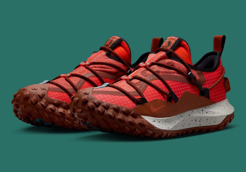 Nike ACG fait revivre la Mountain Fly Low dans un rouge vibrant.