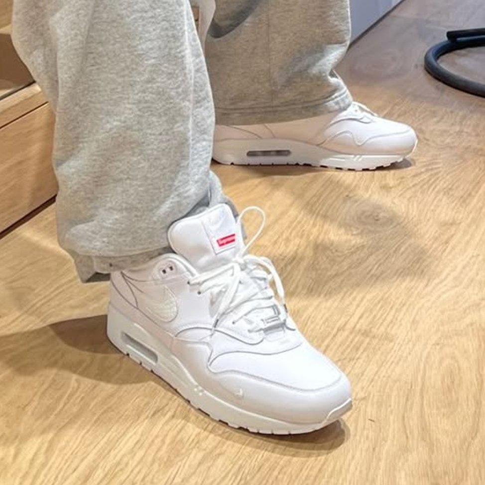 PREMIER APERÇU : Supreme x Nike Air Max 1 ’87 « White »