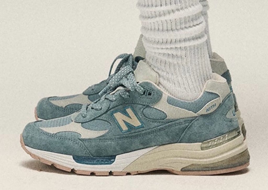 Kith x New Balance 992 « Dusty Blue » célèbre leur magasin d’Osaka.