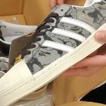 Le pack atmos x BAPE x adidas Superstar "25ème Anniversaire" sortira en avril 2025.