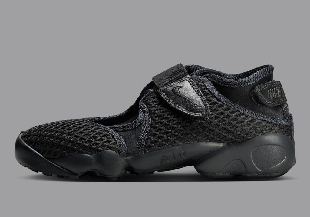 La Nike Air Rift reprend la découpe Breathe avec des empiècements en mesh.