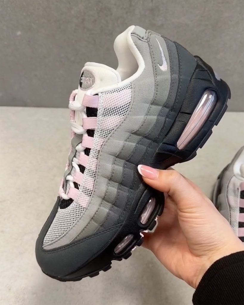 La Nike Air Max 95 "Pink Foam" revient en avril 2025.