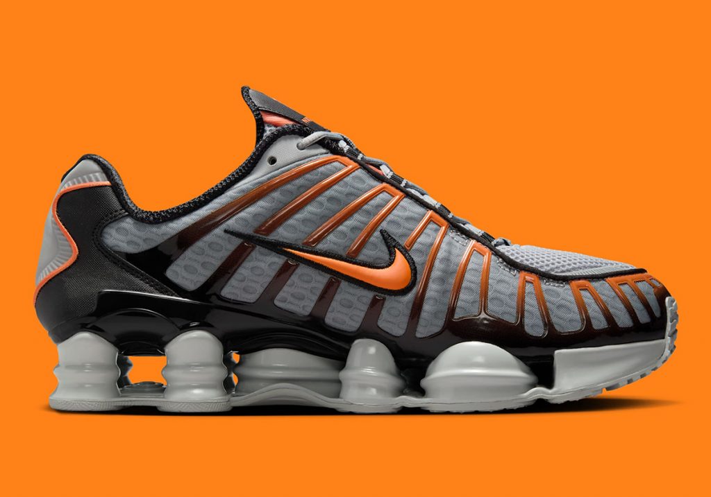 La Nike Shox TL Distille des Touches «Bright Mandarin».