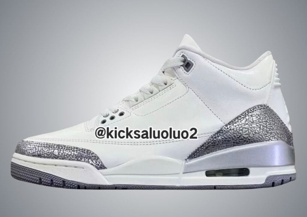 La sortie de la Air Jordan 3 "Sail Metallic Silver" est prévue pour avril 2025.